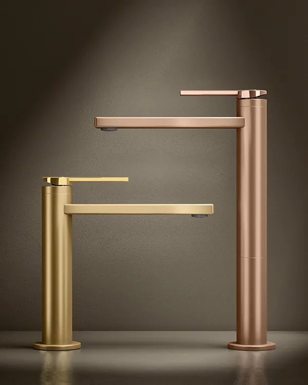 Miscelatori lavabo in finitura oro e rame