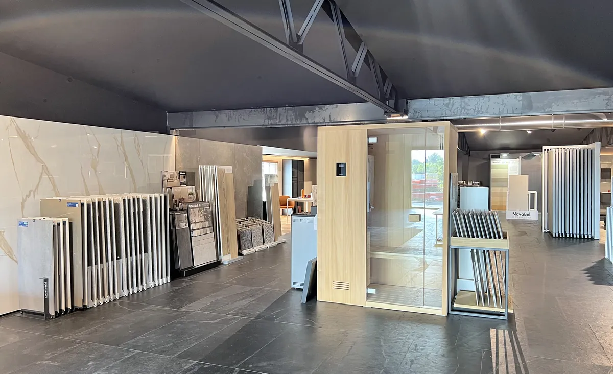 Campionari di lastre e pavimenti nello showroom