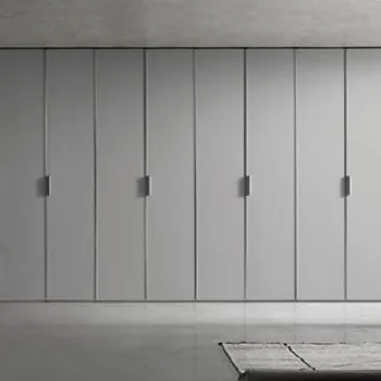 Armadio ad ante battenti grigio chiaro