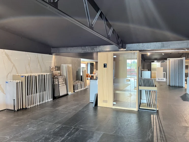Campionari di lastre e pavimenti nello showroom