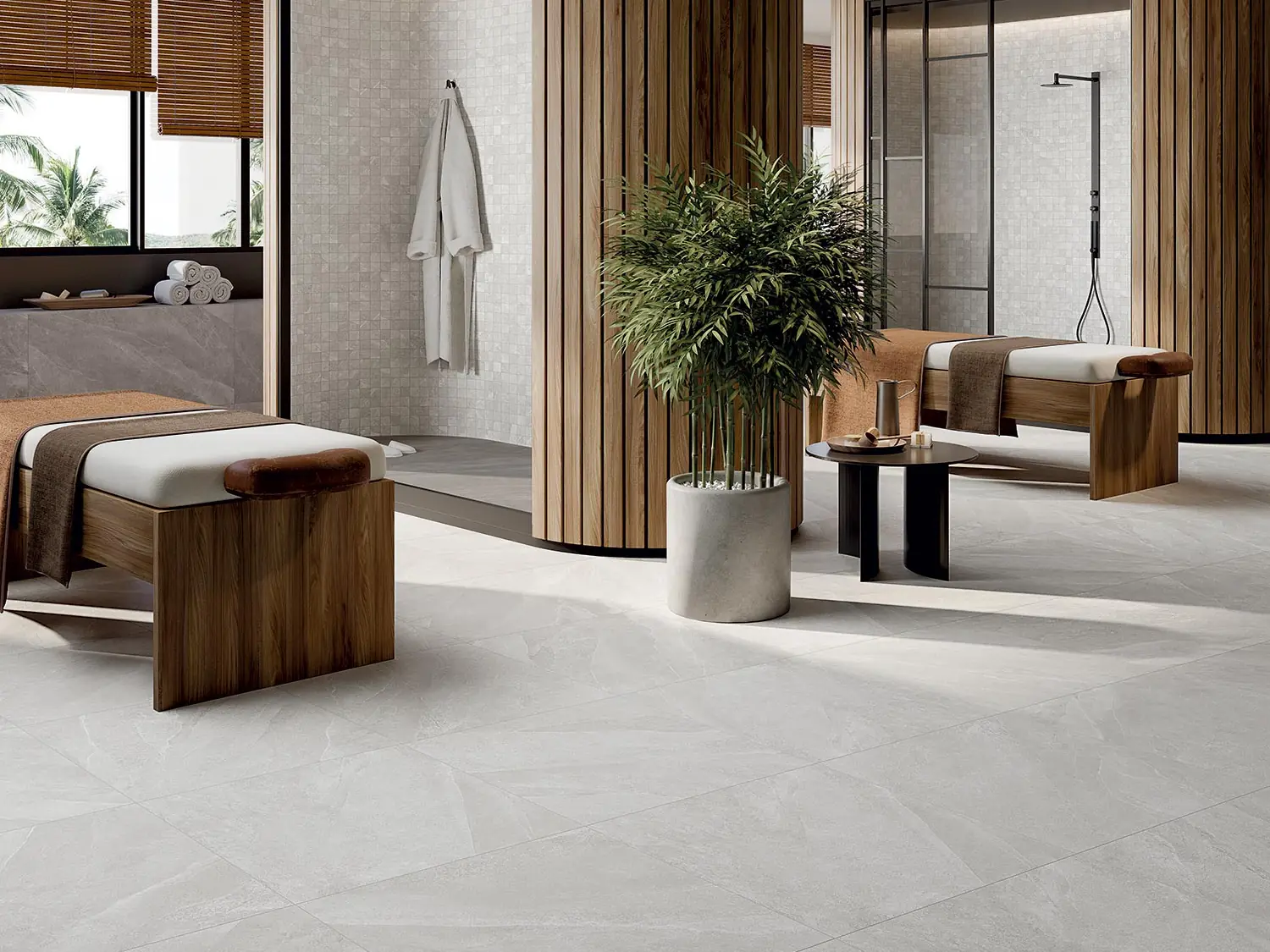 Spa con pavimento chiaro effetto pietra e colonne in legno